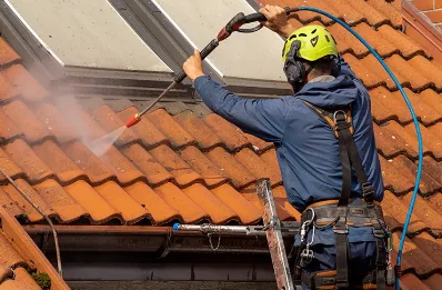 Démoussage et hydrofuge de toiture à Yvias