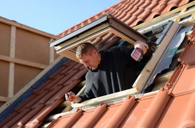Pose de fenêtres de toit Velux à Yvias